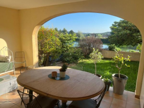 Vue lac avec terrasse et jardin / 6 pers